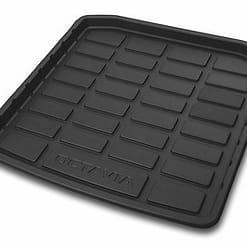 Skoda 657061512C - Tappetini per Tutte Le Condizioni atmosferiche, 2 tappetini Posteriori in Gomma, Colore Rosso, con Scritta Scala